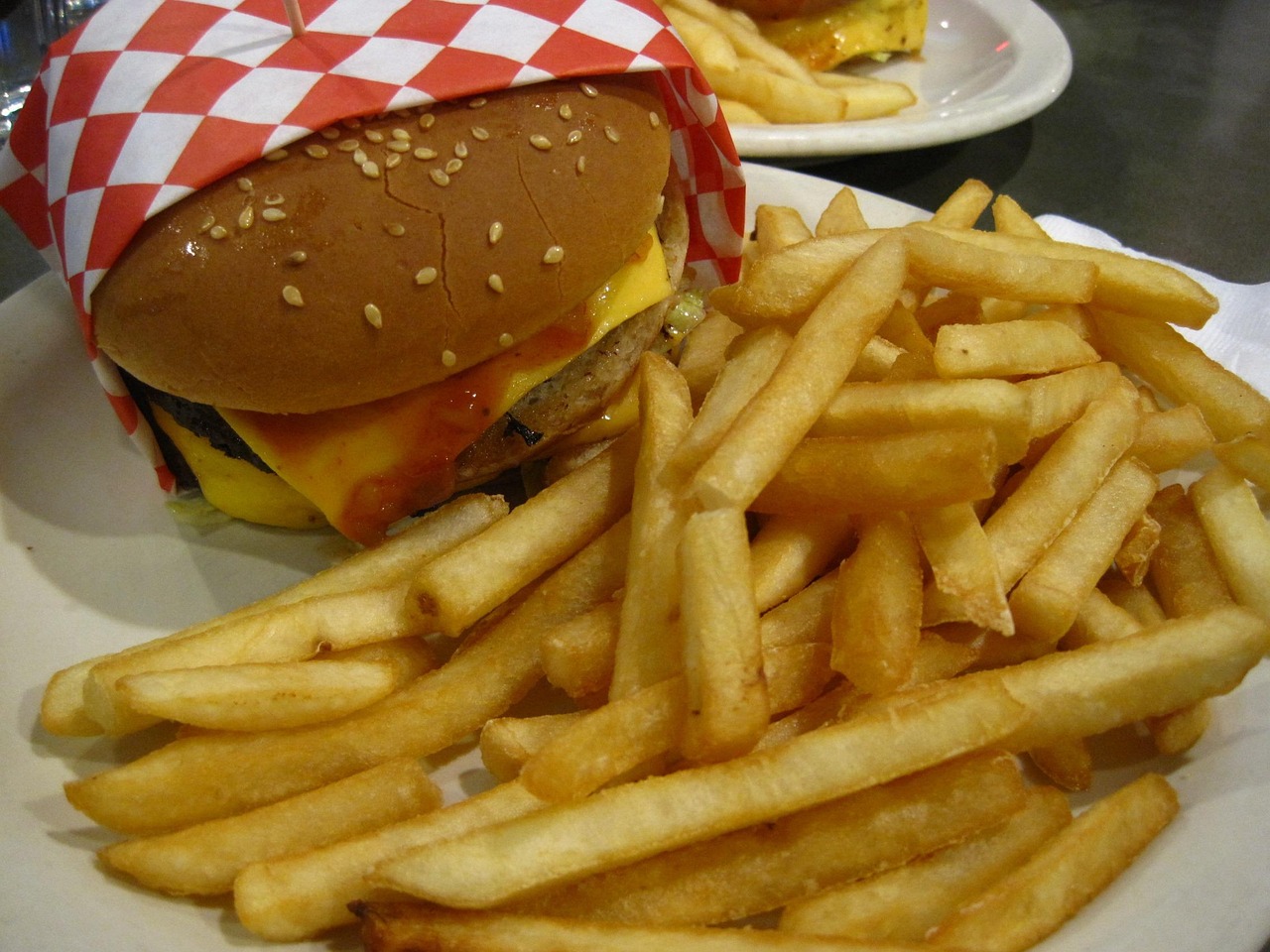 hamburger, x-burguer, hambúrguer, fritas, batatas fritas, comida rápida, junk food, mc donalds, alimentos marrons, brown burger, hambúrguer, mc donalds, mc donalds, mc donalds, mc donalds, mc donalds