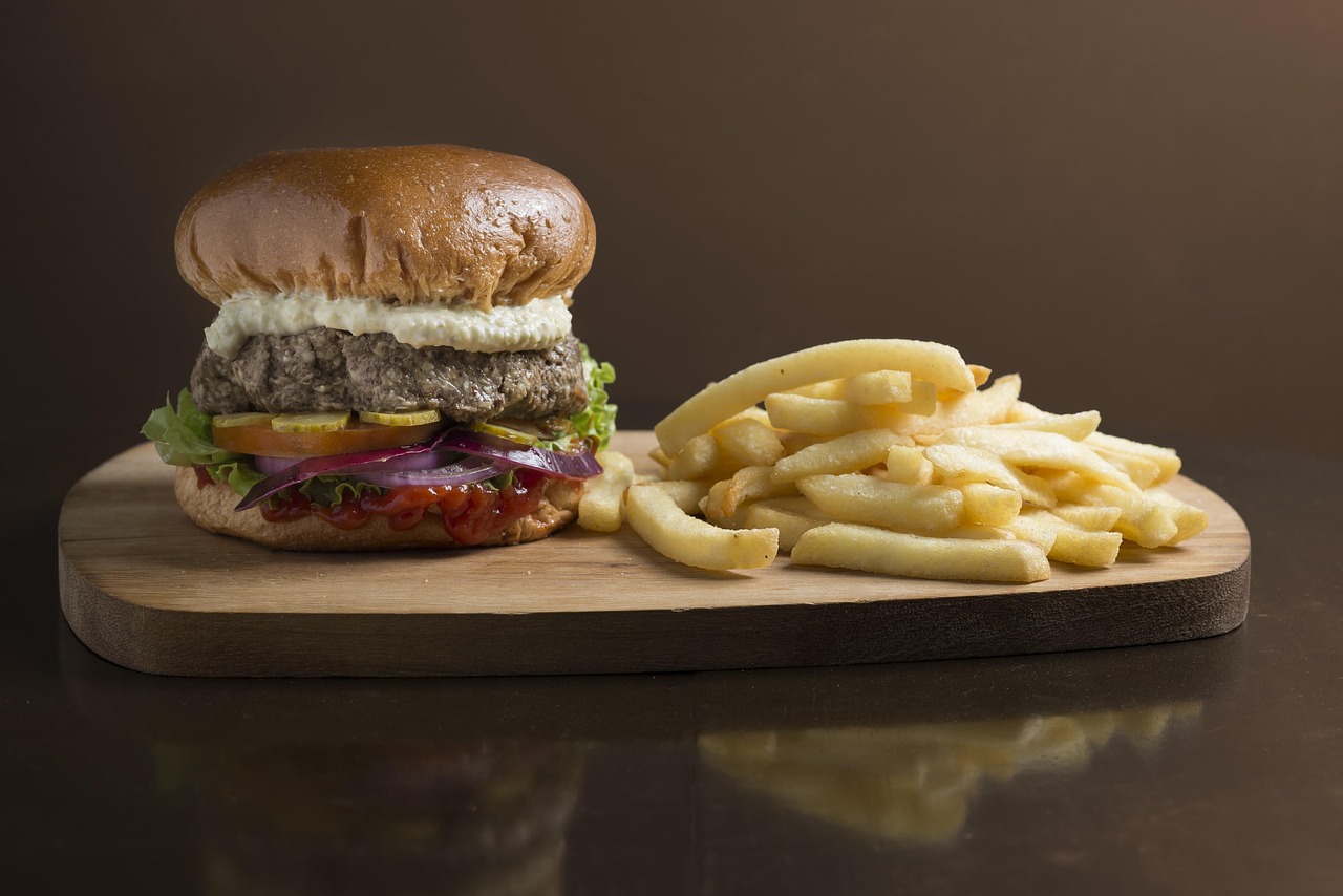 hamburguer, lanche, batata frita, madeira, marrom, fast food, artesanal, comida rápida, sanduíche, cheddar, comida, gourmet, refeição, queijo, hamburguer, hamburguer, hamburguer, fast food, fast food, fast food, fast food, fast food