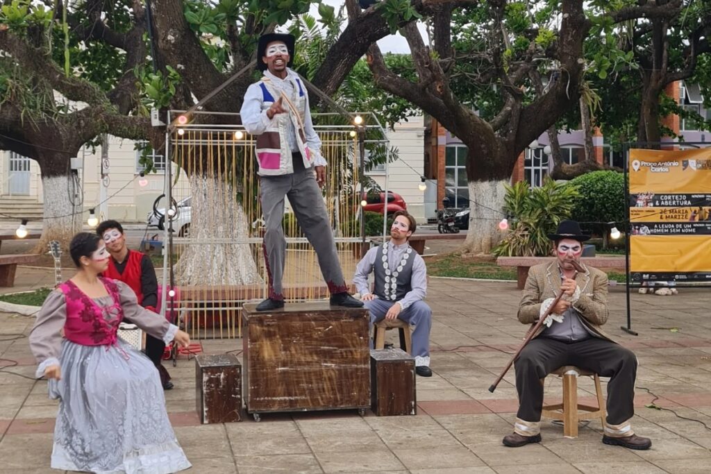 Cidade mineira com menos de 8 mil habitantes realiza maratona de teatro 4 guarani em cena maratona teatro