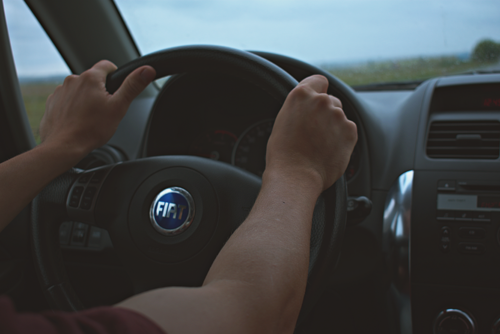 Homem dirige por 64 km na contramão, sofre uma das consequências mais graves para um motorista e ficará quatro anos sem poder dirigir