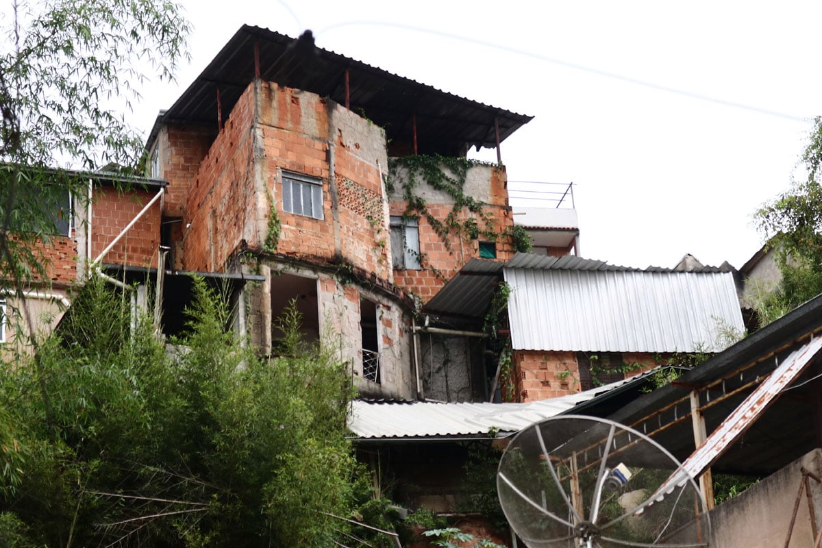 Oito meses após desastre, famílias se despedem de casas que serão demolidas na Zona Norte