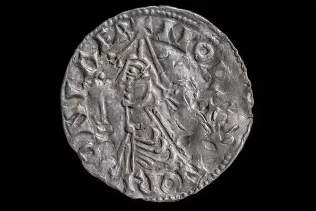 Moeda da Era Viking é encontrada após mil anos e revela como um rei usava dinheiro para fortalecer seu poder