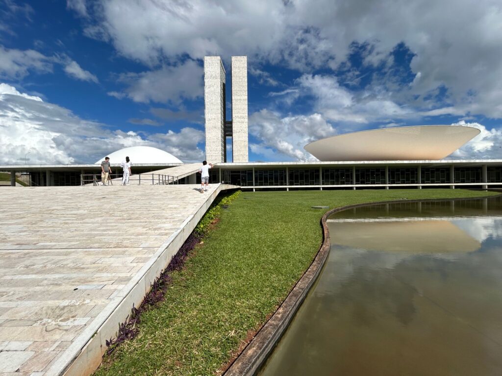O fim da escala 6×1 já está em discussão, mas quando a mudança pode acontecer? Saiba quais etapas ainda faltam para a proposta ser aprovada