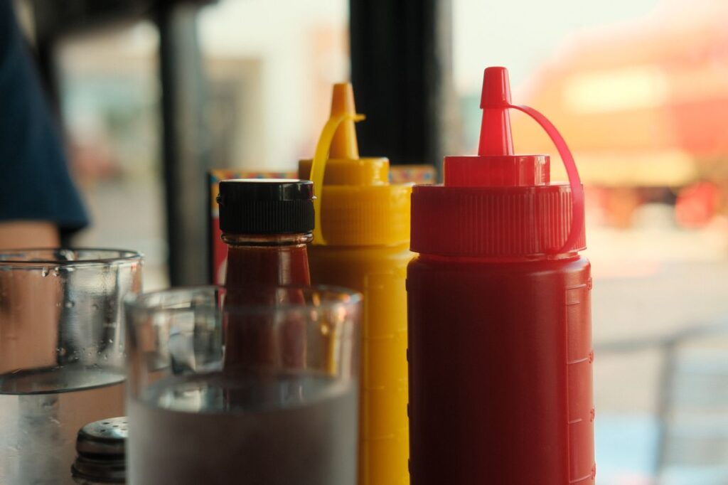 A partir deste domingo (04/09), ketchup, maionese e outros molhos não poderão mais ficar à disposição dos clientes nas lanchonetes e restaurantes