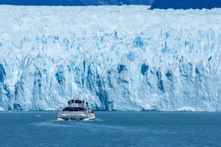 Por mais de 100 anos, o gelo manteve um segredo enterrado nas montanhas: agora, com o avanço do aquecimento global, objetos voltam à superfície e obrigam autoridades a realizar uma operação delicada