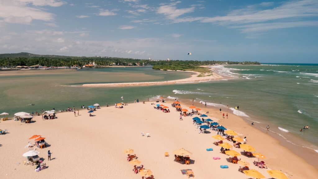 Projeto de lei quer proibir cobrança para entrar em praias, rios e cachoeiras no Brasil