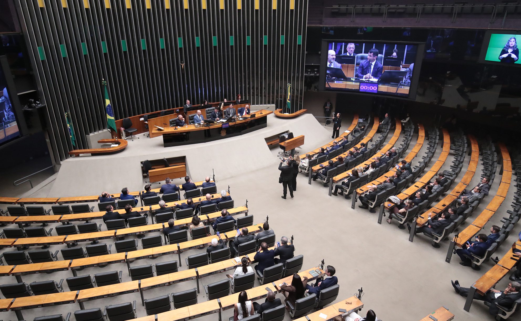 Qual é o salário de um deputado federal no Brasil em 2026? 1 qual e o salario de um deputado federal no brasil em 20 1