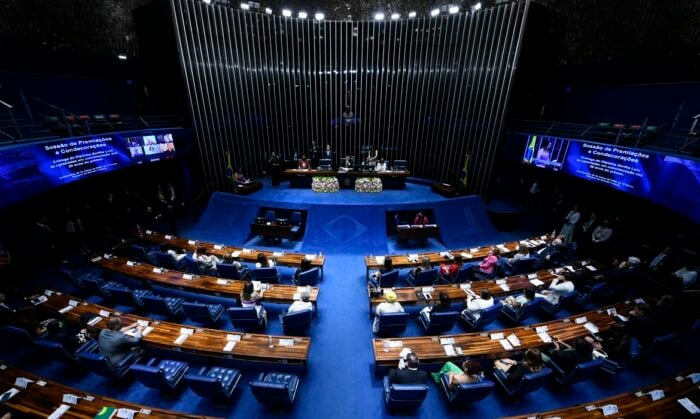 Senado vota PEC que prevê fim da escala 6×1