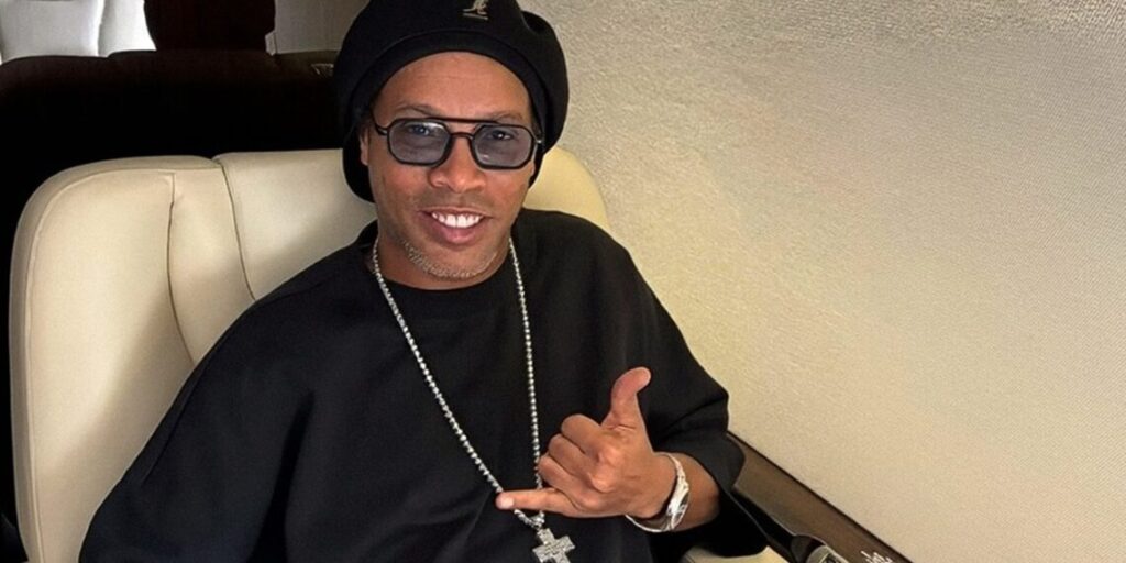 Ronaldinho Gaúcho chegou para se apresentar no Brasil e se juntou à equipe do Brasileirão