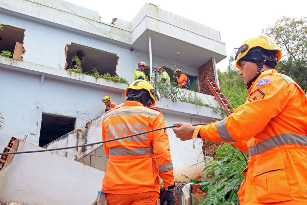 simulado bombeiros foto leonardo costa