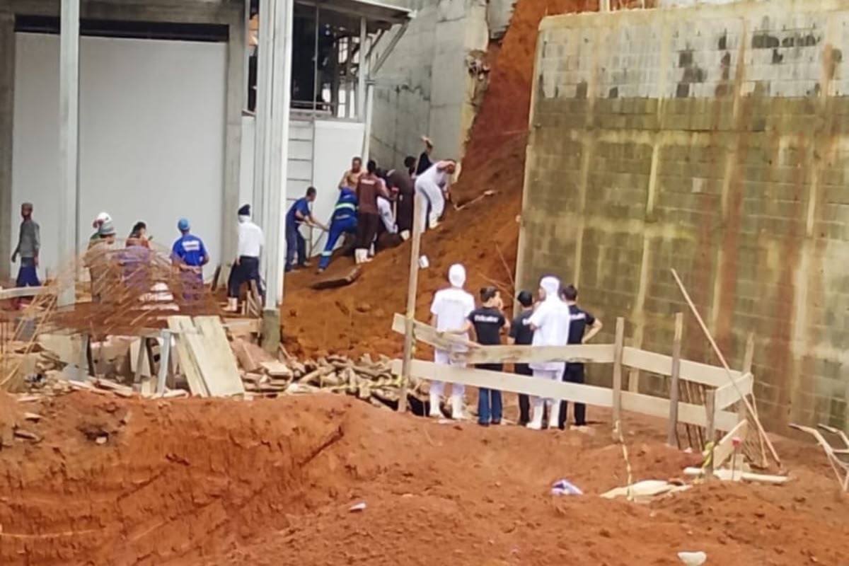 Deslizamento de terra deixa três trabalhadores soterrados em Maripá de Minas; dois óbitos são confirmado