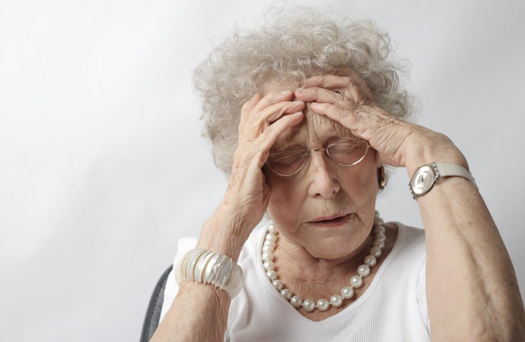 Tratamento criado nos anos 1970 para ajudar o coração surpreende pesquisadores ao apresentar resultados promissores contra a perda de memória ligada ao Alzheimer