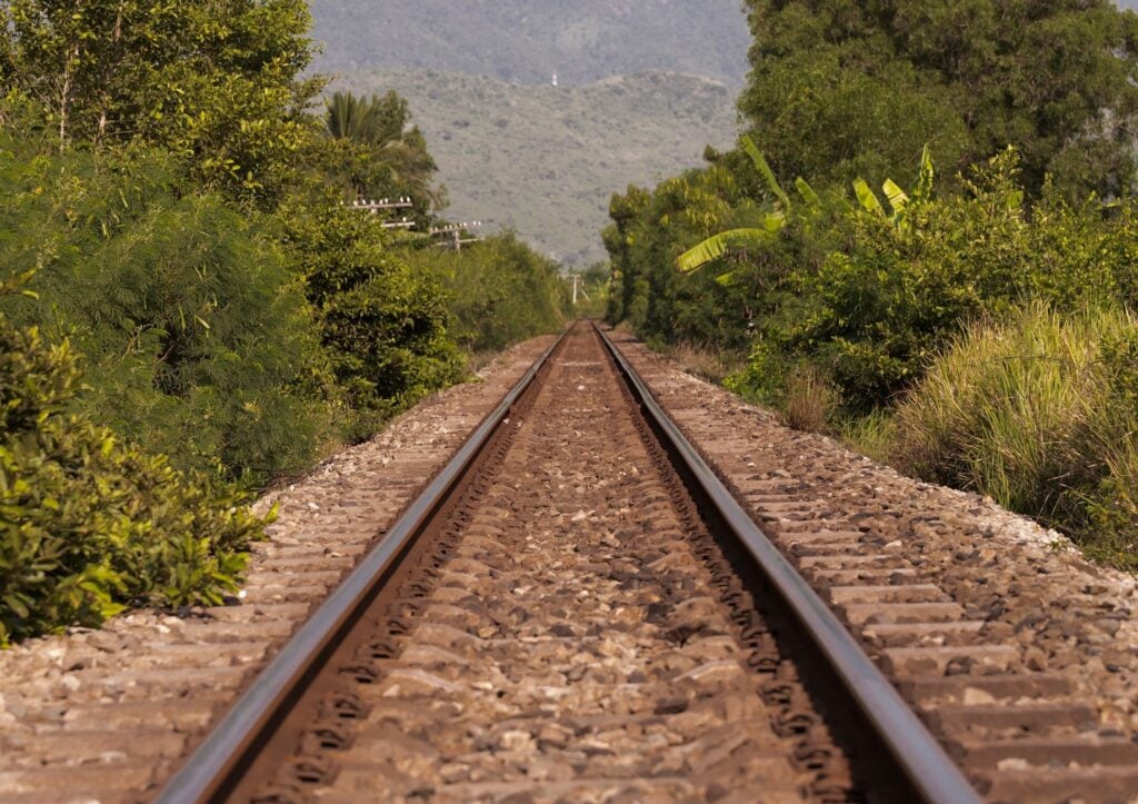 Trem que liga cidades históricas no Brasil terá viagens durante a madrugada: percurso dura cerca de 12 horas, permite chegar ao destino pela manhã e custa a partir de R$ 87