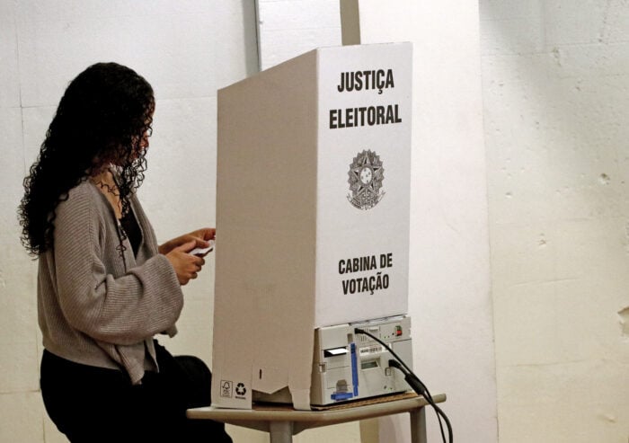 Não votou no primeiro turno? Veja como justificar ausência e se é possível votar no segundo 11 uploads FELIPE COURI 04.10.26 03.15.28 ELEICAO 2026 CABINA DE VOTACAO FELIPE COURI 2172