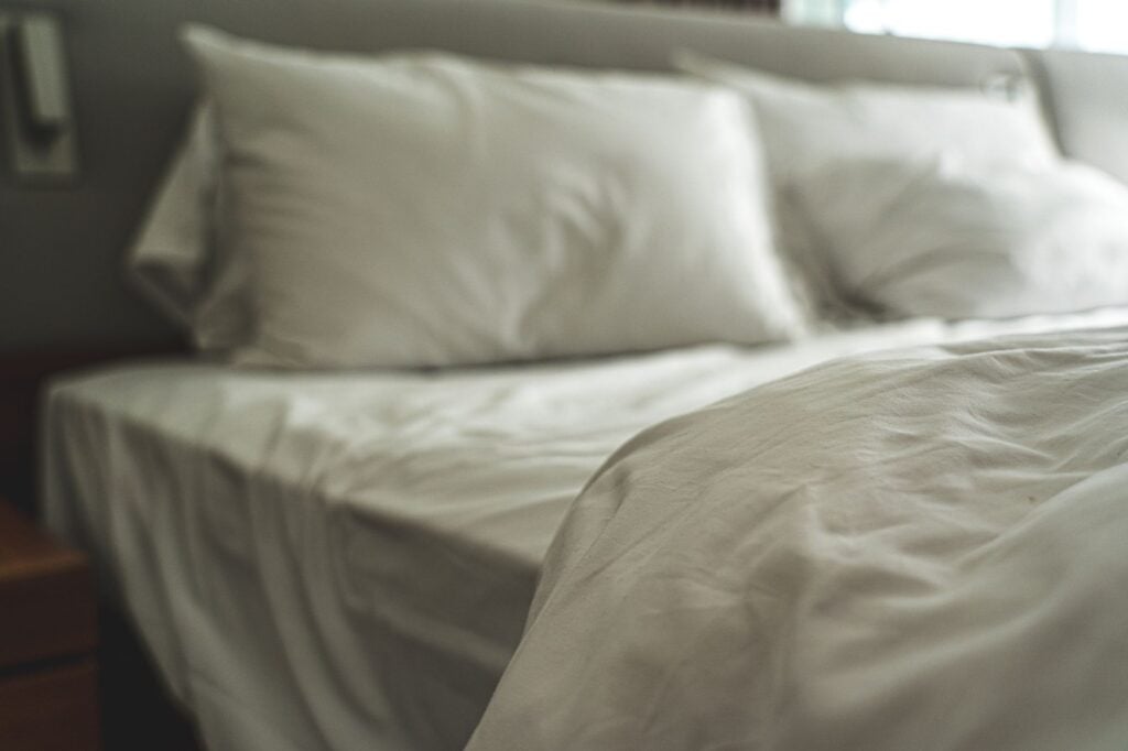 Você troca os lençóis da cama com que frequência? Especialistas dizem que muita gente está demorando mais do que deveria e explicam qual é o intervalo recomendado
