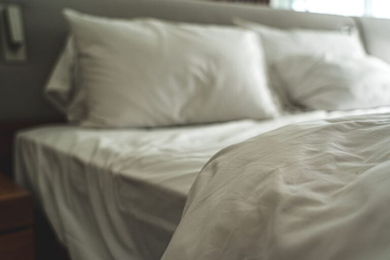 Você troca os lençóis da cama com que frequência? Especialistas dizem que muita gente está demorando mais do que deveria e explicam qual é o intervalo recomendado