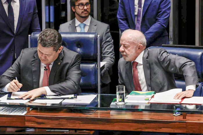 Com presença de Lula, Congresso oficializa fim da escala 6x1 e duas folgas semanais 10 Com presença de Lula, Congresso oficializa fim da escala 6x1 e duas folgas semanais