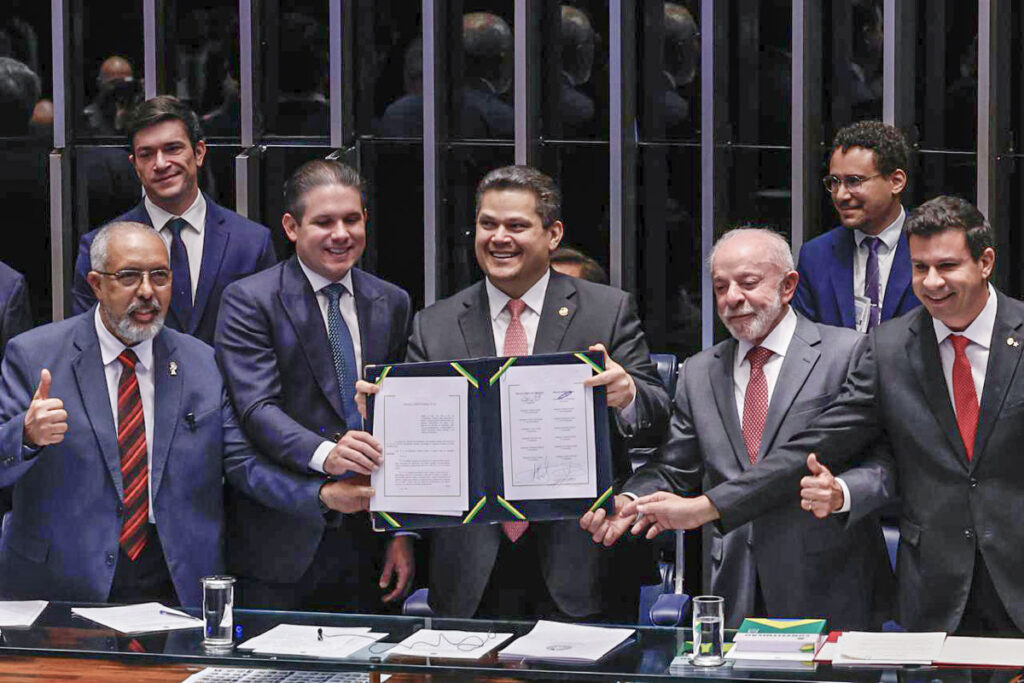 Com presença de Lula, Congresso oficializa fim da escala 6x1 e duas folgas semanais 2 Com presença de Lula, Congresso oficializa fim da escala 6x1 e duas folgas semanais