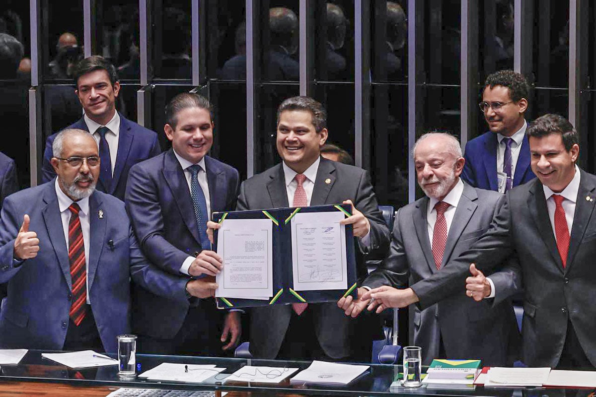 Com presença de Lula, Congresso oficializa fim da escala 6×1 e duas folgas semanais